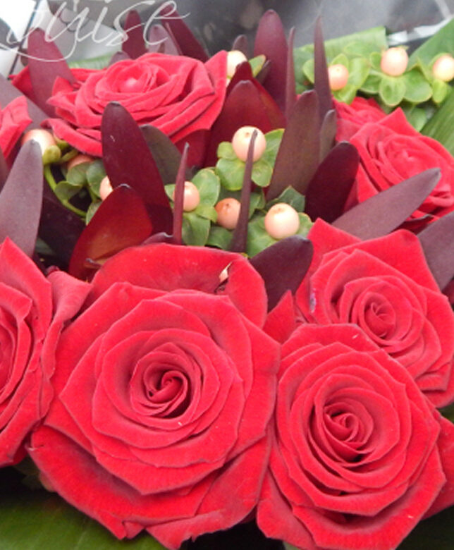 Christmas Bouquets From Prestige Flowers Red Roses